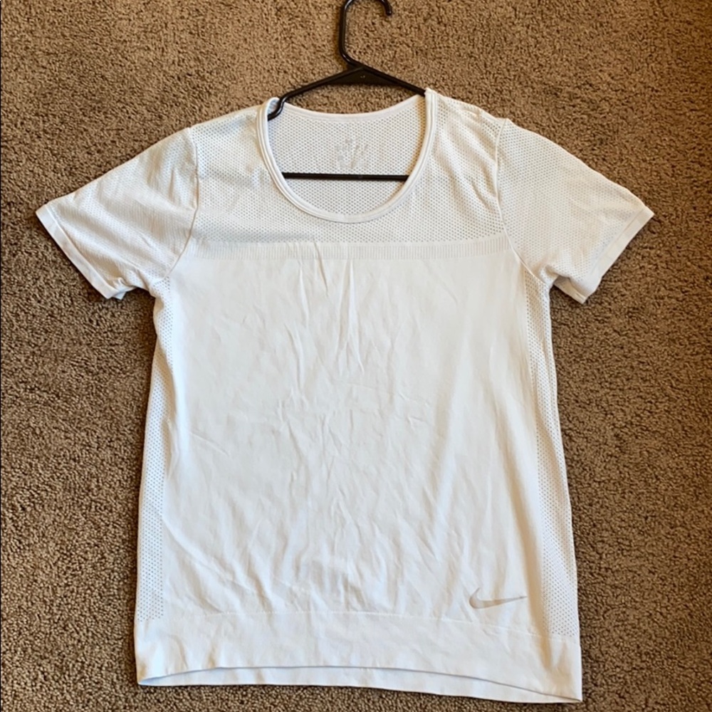 NIKE DRY FIT WORKOUT TOP